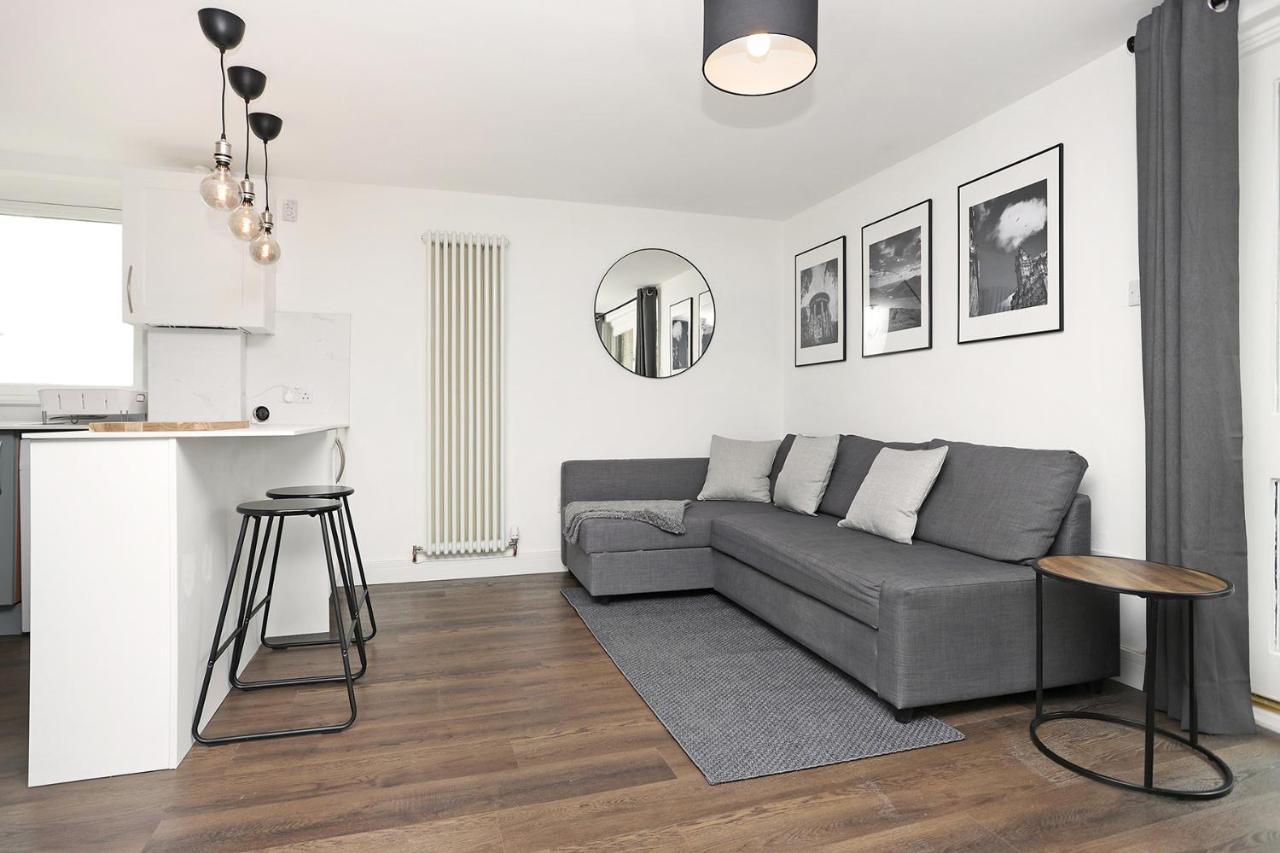 Joivy Contemporary Royal Mile Apartment With Balcony Edinburgh Dış mekan fotoğraf