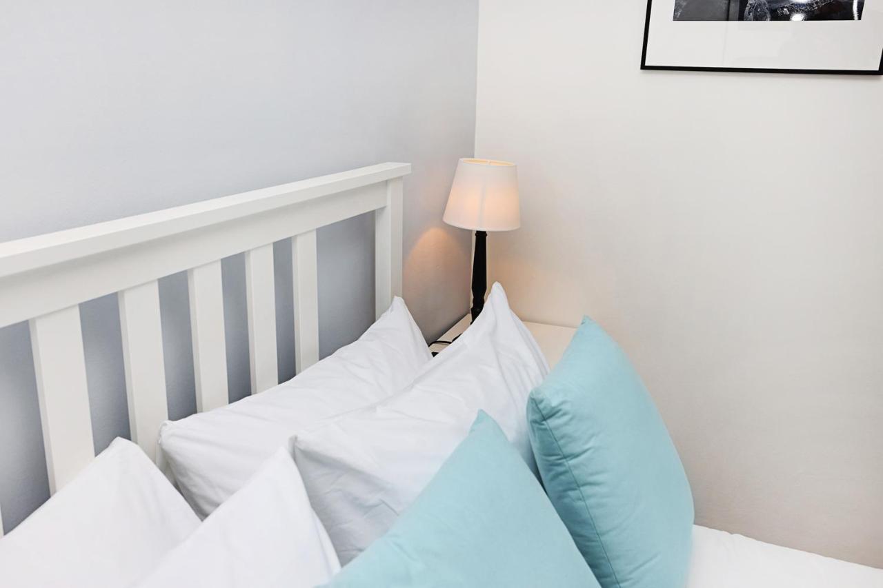 Joivy Contemporary Royal Mile Apartment With Balcony Edinburgh Dış mekan fotoğraf