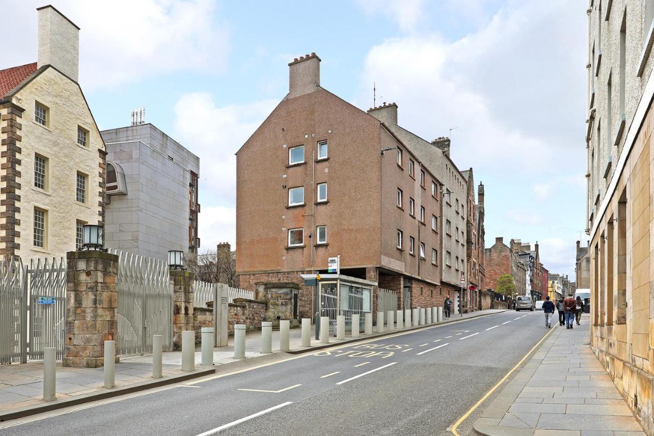 Joivy Contemporary Royal Mile Apartment With Balcony Edinburgh Dış mekan fotoğraf
